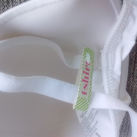 Bras - Picture 4 of 4